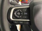 ナビゲーションやオーディオを装着する事によってステアリングに組み込まれたボタンで操作ができます。視線を逸らす事もなく操作出来るので安全です。