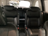 【ウォークスルー】2列目シートから3列目シートまで移動が可能です。子育てや荷物が多いときなど利便性が高いです。