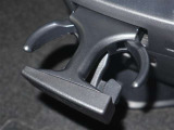 スライド式【カップホルダー】です。使う時だけ引き出し使うので普段は飛び出しも無くすっきり!!