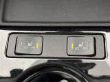 運転席、助手席にはシートヒーターが付いています。最近の冬場は例年よりも寒くなっています。。。シートヒーターがあるとないとじゃ大違い!ぜひお試しあれ!