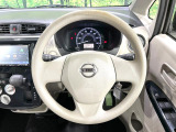 インテリアに合わせたデザインのステアリングは、運転される方のことも考え、運転しやすい形状、大きさです。是非一度、実際に触ってお確かめください。