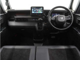◆視界広々で非常に運転しやすくロングドライブでも疲れを感じさせないすっきりとまとまったインパネ周りです。