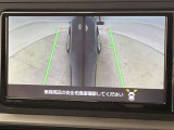 幅も大きいクルマなので、すれ違いも心配ですよね。バックカメラだけでなく、サイドカメラも装備しています。裏道のすれ違いの時なども、活躍してくれます。