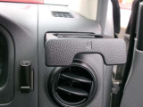 運転席からもスムーズに手が届く設計で、信号待ちやちょっとした休憩にさっと飲むことができるのでロングドライブも快適です。