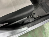 痛みの出やすい運転席シートの角、フロアマット、座面、ともに良好です