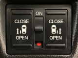 【両側パワースライドドア】両側がパワースライドドアになっており、運転席のスイッチやスマートキーでも開閉が可能です!開口部も広いので乗り降りも楽々♪