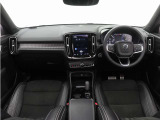 純正HDDナビ/ETC2.0/360度カメラ/フルセグTVのフルセット搭載。9インチ・タッチスクリーン式センターディスプレイと、4モード選択式の12.3インチデジタル液晶ドライバー・ディスプレイを装備。