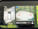 【マルチアラウンドモニター】専用のカメラにより、上から見下ろしたような視点で360度クルマの周囲を確認することができます☆死角部分も確認しやすく、狭い場所での切り返しや駐車もスムーズに行えます。