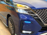 【LEDヘッドライト】悪天候や夜間走行時も良好な視界を確保し安心して運転できる高輝度LEDヘッドライトを装備!点灯速度が早く、消費電力も抑えられています。