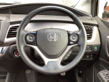 ステアリングスイッチでオーディオ各種操作が可能で、運転に集中できます。安心・安全・快適なドライブをお楽しみいただけます。