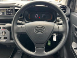 インテリアに合わせたデザインのステアリングは、運転される方のことも考え、運転しやすい形状、大きさです。是非一度、実際に触ってお確かめください。