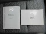 車両の取扱説明書、ナビゲーションの取扱説明書、車両の保証書、すべて揃っております。