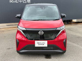 フロントガラスの上部には衝突軽減ブレーキの装置も付いており、より安全に運転を楽しんでいただくことができます。