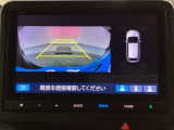 バックでの車庫入れも安心です!リアカメラが付いているバックモニター付のナビを装備しております。バンパーについているソナーや、操作線もついており距離感も画面から確認できます。