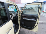 運転席側のドアは広く開くので乗り降りしやすいです!