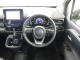 ハンドル周りです。運転している間、長く触れているものだから手に馴染むハンドルがいいですよね♪握ると欲しくなっちゃいますよ。