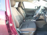 【運転席シート】へたりがちな運転席も大きなへたりがなく、綺麗な状態です。
