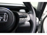 Hondaセンシングの機能のひとつ、アダプティブクルーズコントロール付!アクセルから足を離しても設定したスピードと前車との車間を保ち走行してくれます!車線維持もアシスト☆高速道路で疲労軽減ですね☆