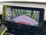 【パノラミックビューモニター】専用のカメラにより、上から見下ろしたような視点で360度クルマの周囲を確認することができます☆死角部分も確認しやすく、狭い場所での切り返しや駐車もスムーズに行えます。