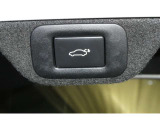 パワーバックドアは荷物の出し入れがしやすい優れものです!スイッチひとつで重いバックドアが締まります!日用品の大量買い出しにも大活躍します!