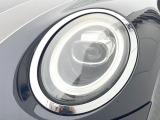 ●LEDヘッドライト:夜間走行時も良好な視界を確保し安心して運転できる高輝度LEDヘッドライトを装備!点灯速度が早く、消費電力も抑えられています。
