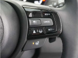 ◆アダプティブクルーズコントロール◆予め設定した車速内でクルマが自動的に加減速。前走車との適切な車間距離を維持しながら追従走行します。【LKAS】車線維持支援システムでステアリング操作を支援。