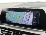 【純正ナビゲーション】BMWのナビゲーションは操作性も良く、詳細な地図情報と交通状況を見やすく表示し、快適なドライビングをサポートしながら目的地までナビゲートします。