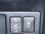 運転席シートヒータースイッチ・VSC OFFスイッチが付いています。