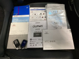 メンテナンスノート【点検整備記録簿・保証書】、取説も揃ってます。スマートキーはバッグなどにしまったままボタン操作でエンジンの始動・停止ができて大変便利です。