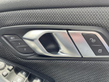 【メモリー機能付きパワーシート】運転手が代わってもボタン一つで設定ポジションに。常にご自身のドライブ設定が整います。