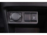 運転席側シート用ヒータースイッチとアクセサリー電源ソケットです!