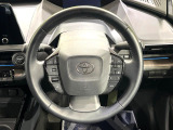 インテリアに合わせたデザインのステアリングは、運転される方のことも考え、運転しやすい形状、大きさです。是非一度、実際に触ってお確かめください。
