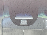 【シティブレーキアクティブシステム】低速走行中に前方の車両等を認識し、衝突しそうな時は警報とブレーキで衝突回避と被害軽減をアシスト。より安全にドライブをお楽しみいただけます。