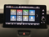 HondaCONNECT対応の便利なナビディスプレー。お持ちのスマートフォンと連携して、ナビやBluetoothでの音楽再生が可能です。デザインはもちろん、操作性も良好です。