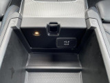 【USBポート】CタイプのUSBポートになります。2つございますので、使い方は自由自在♪