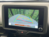 【バックカメラ】駐車時に後方がリアルタイム映像で確認できます。大型商業施設や立体駐車場での駐車時や、夜間のバック時に大活躍!運転スキルに関わらず、今や必須となった装備のひとつです!