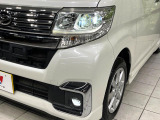 【LEDヘッドライト】悪天候や夜間走行時も良好な視界を確保し安心して運転できる高輝度LEDヘッドライトを装備!点灯速度が早く、消費電力も抑えられています。