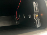 ETC車載機は助手席側のグローブボックス内部に取り付けられております。盗難防止に役立ちますし、邪魔になる事にもなりません!