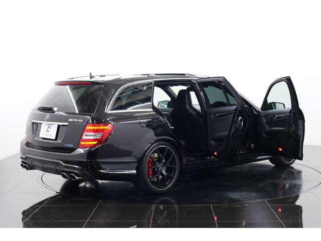 メルセデス・ベンツ Cクラスワゴン AMG C63 エディション 507 黒革