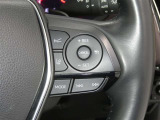 【レーダークルーズコントロール】(全車速追従機能付)付きです。車速に応じて追従支援してくれるので、ロングドライブも快適です。詳細は販売店スタッフまでおたずねください。