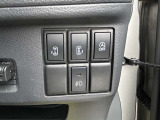 運転席から後席スライドドアの操作が出来るので便利です!