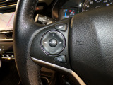 【ステアリングリモコン】ステアリングにオーディオ調節可能なスイッチが装備されていますので運転中でも視線をそらさずにオーディオの調節が可能です!