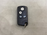 スマートキー付きですからドアロックの開閉およびエンジンスタートが楽々です。電動スライドドアの開け閉めもボタンで操作できます。