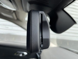 【ルームミラー一体型ETC】BMWといえばルームミラー一体型のETC。ドライバーから差し込めるかたちになっておりますので、差し忘れの際も慌てずにご利用いただけます。