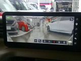 【アラウンドビューモニター】空から見下ろした映像がナビ画面にて確認可能です。駐車もラクラクですよ♪