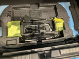 【パンク修理キット剤】こちらのお車にはパンク修理キット剤ついております♪