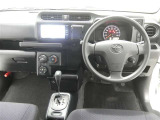 運転席からの視界はこんな感じです☆お気軽にご来店いただき、実際に座って是非お確かめください。ドライバーに寄り添う快適な操作フィールをもたらすステアリングです。
