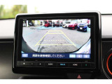 車庫入れ時は、バックカメラ3アングル切替で安心です。