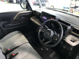 運転席に座ると、前方が見やすくて運転し易そうな印象です♪
