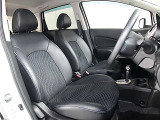 運転席まわりです。実際に座ってみて乗り心地を体感してみて下さい。